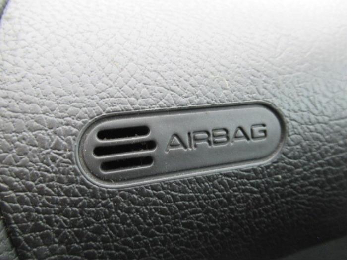 Airbag rechts (Dashboard) van een Peugeot 206 SW (2E/K) 1.4 16V 2004