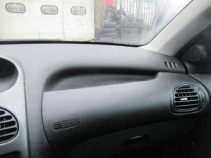 Gebruikte Airbag rechts (Dashboard) Peugeot 206 SW (2E/K) 1.4 16V Prijs € 55,00 Margeregeling aangeboden door Boekholt autodemontage B.V
