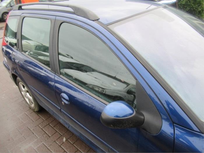 Portier 4Deurs rechts-voor van een Peugeot 206 SW (2E/K) 1.4 16V 2004
