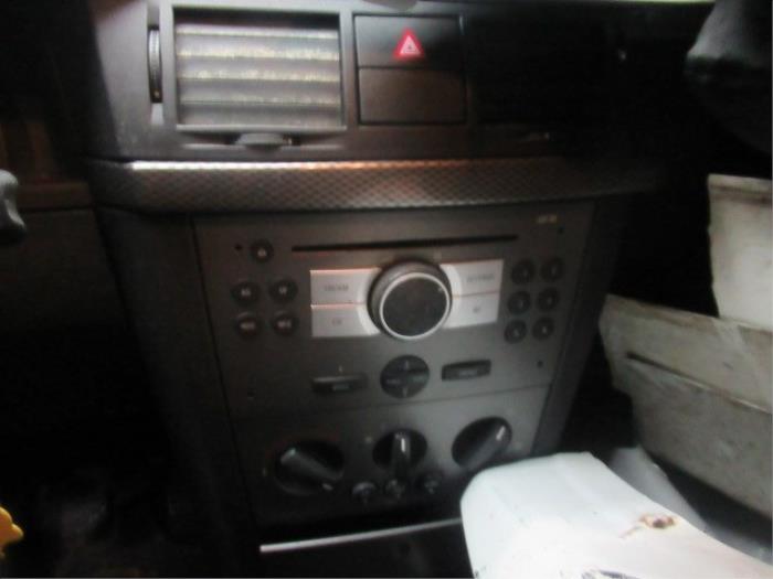 Radio CD Speler van een Opel Meriva 1.6 16V 2006