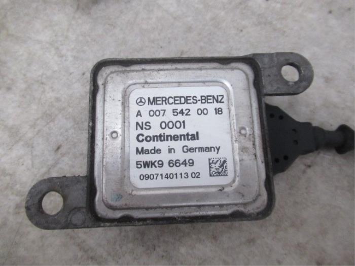 Nox sensor van een Mercedes-Benz E (C207) E-350 CGI V6 24V 2009