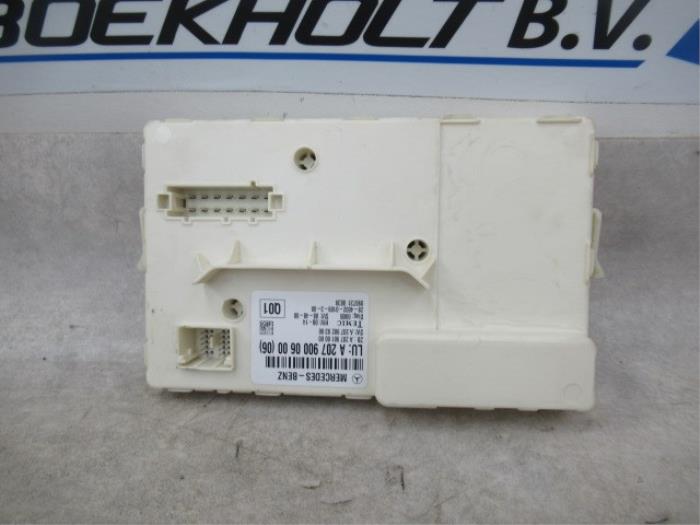 Raam module van een Mercedes-Benz E (C207) E-350 CGI V6 24V 2009