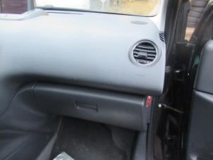 Gebruikte Airbag rechts (Dashboard) Peugeot 5008 I (0A/0E) 1.6 VTI 16V Prijs € 160,00 Margeregeling aangeboden door Boekholt autodemontage B.V