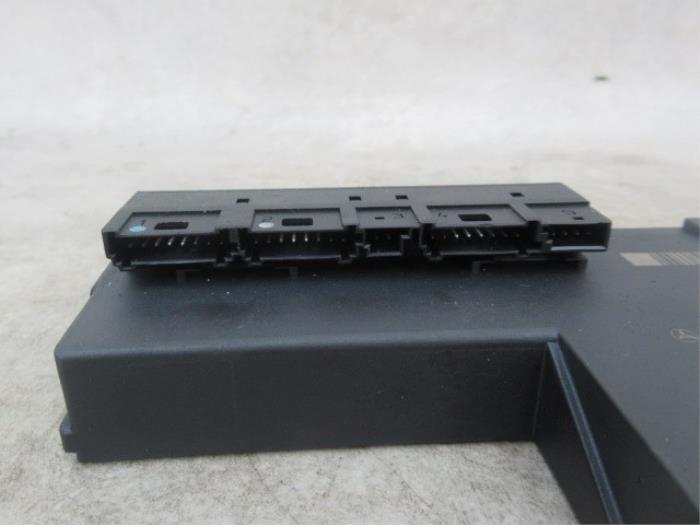 Comfort Module van een Mercedes-Benz E Combi (S210) 2.2 E-220 CDI 16V 2001