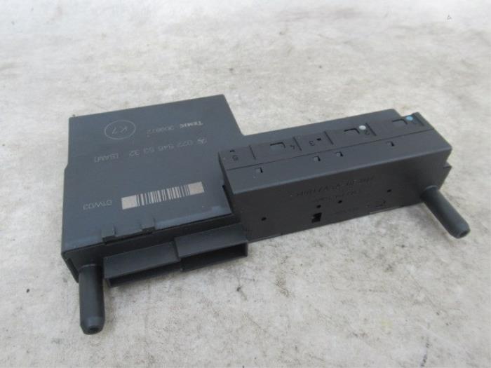 Comfort Module van een Mercedes-Benz E Combi (S210) 2.2 E-220 CDI 16V 2001