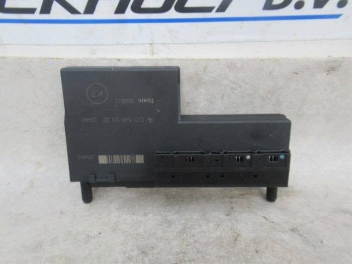 Comfort Module van een Mercedes-Benz E Combi (S210) 2.2 E-220 CDI 16V 2001