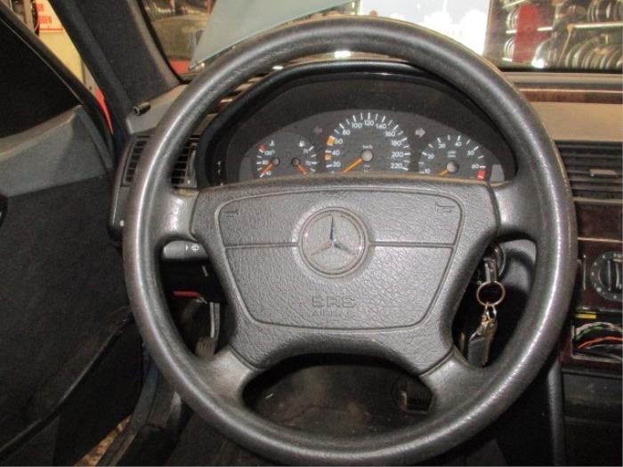 Stuurwiel van een Mercedes-Benz C Combi (S202) 1.8 C180T 16V 1996