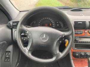 Gebruikte Airbag links (Stuur) Mercedes C Combi (S203) 2.2 C-200 CDI 16V Prijs € 44,00 Margeregeling aangeboden door Boekholt autodemontage B.V