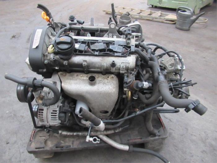Motor van een Volkswagen Golf IV (1J1) 1.6 16V 2003