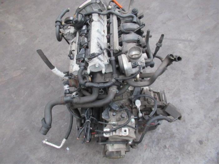 Motor van een Volkswagen Golf IV (1J1) 1.6 16V 2003