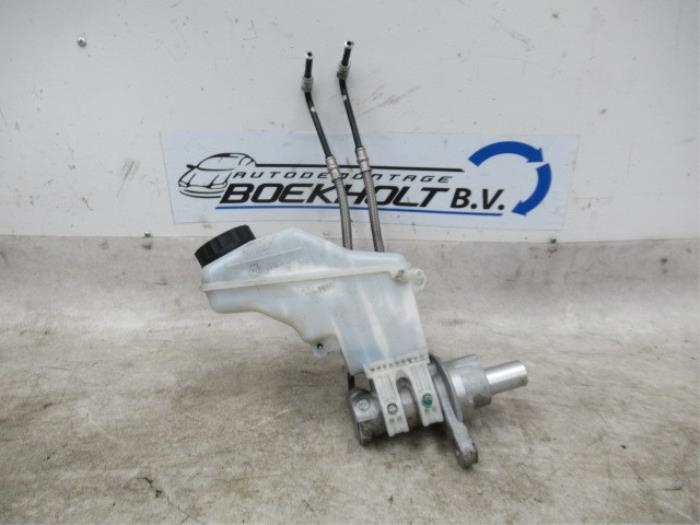 Gebruikte Hoofdremcilinder Opel Corsa D 1.3 CDTi 16V ecoFLEX Prijs € 25,00 Margeregeling aangeboden door Boekholt autodemontage B.V