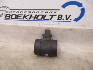 Gebruikte Luchtmassameter Opel Corsa D 1.3 CDTi 16V ecoFLEX Prijs € 19,00 Margeregeling aangeboden door Boekholt autodemontage B.V