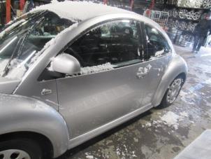 Gebruikte Deur 2Deurs links Volkswagen New Beetle (9C1/9G1) 2.0 Prijs € 125,00 Margeregeling aangeboden door Boekholt autodemontage B.V
