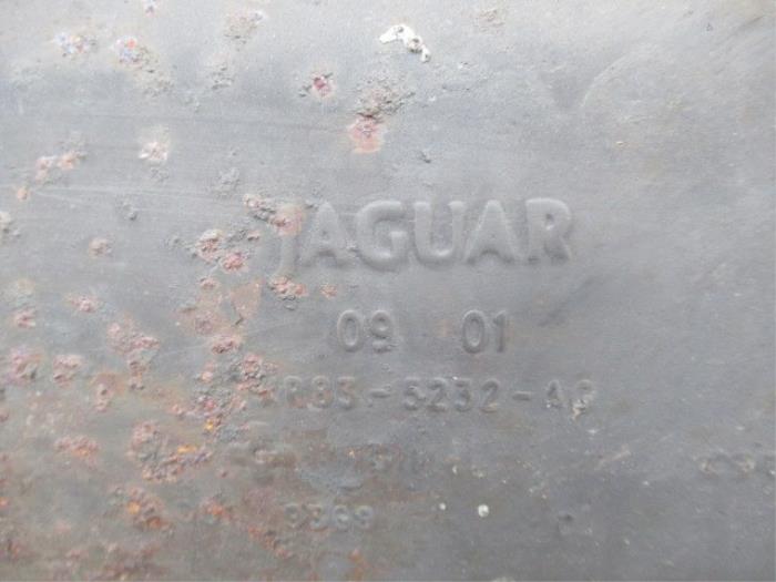 Uitlaat Einddemper van een Jaguar S-type (X200) 3.0 V6 24V 2001