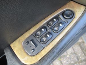Gebruikte Ruit schakelaar elektrisch Jaguar S-type (X200) 3.0 V6 24V Prijs € 57,00 Margeregeling aangeboden door Boekholt autodemontage B.V