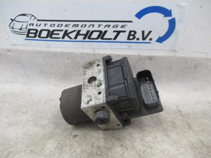 Gebruikte ABS Pomp Ford Mondeo III Wagon 1.8 16V SCI Prijs € 69,00 Margeregeling aangeboden door Boekholt autodemontage B.V