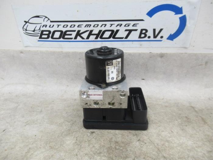 Gebruikte ABS Pomp Volkswagen Golf IV (1J1) 1.6 16V Prijs € 35,00 Margeregeling aangeboden door Boekholt autodemontage B.V