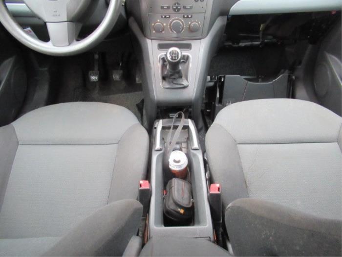 Veiligheidsgordel Insteek links-voor van een Opel Zafira (M75) 2.2 16V Direct Ecotec 2007