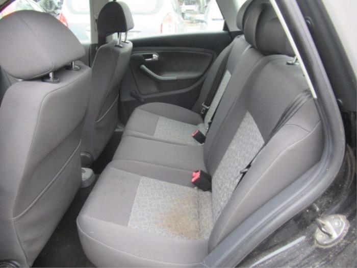 Voorstoel links van een Seat Ibiza III (6L1) 1.4 16V 85 2007