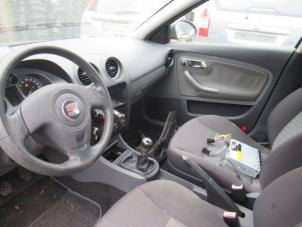 Gebruikte Handremhendel Seat Ibiza III (6L1) 1.4 16V 85 Prijs € 36,00 Margeregeling aangeboden door Boekholt autodemontage B.V