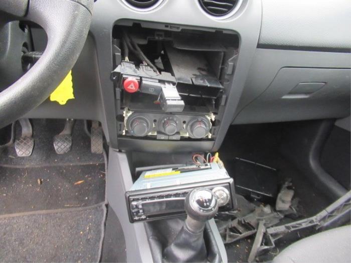 Rempedaal van een Seat Ibiza III (6L1) 1.4 16V 85 2007