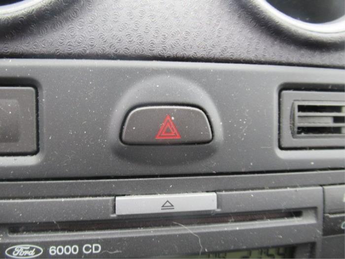 Gevarenlicht Schakelaar van een Ford Fusion 1.6 TDCi 2008
