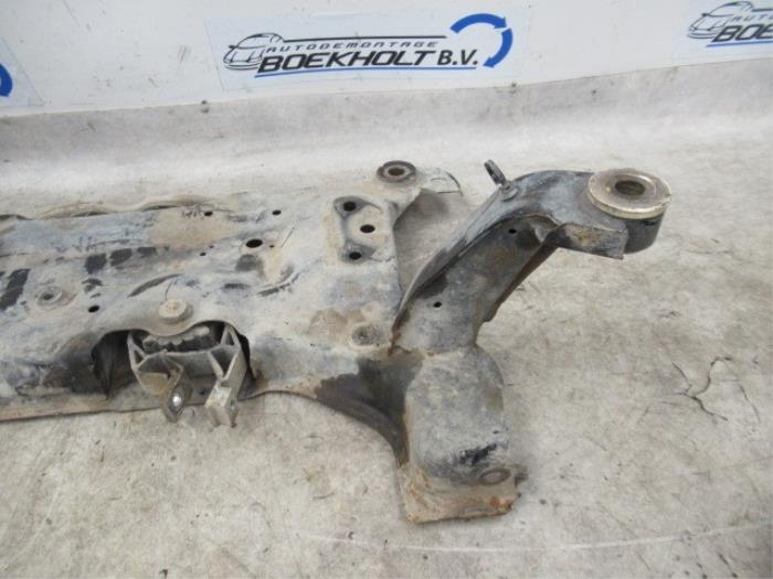 Subframe van een Ford Transit Connect (PJ2) 1.6 TDCi 16V 95 2016
