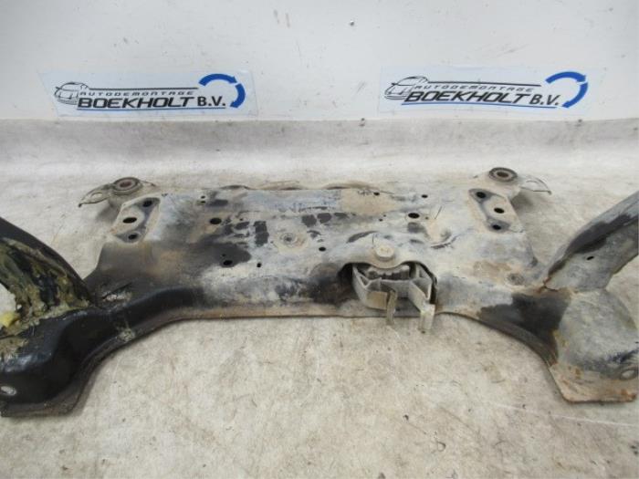 Subframe van een Ford Transit Connect (PJ2) 1.6 TDCi 16V 95 2016