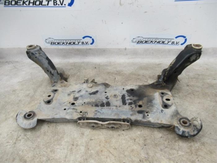Subframe van een Ford Transit Connect (PJ2) 1.6 TDCi 16V 95 2016