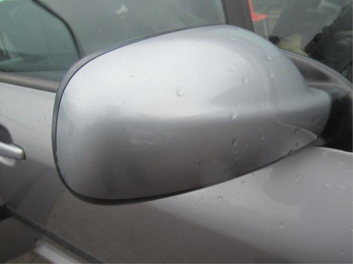 Buitenspiegel rechts van een Peugeot 307 (3A/C/D) 1.6 16V 2002