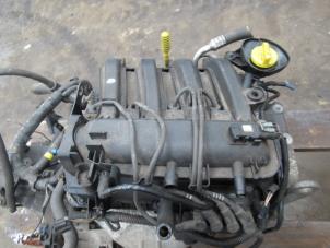 Gebruikte Injector brug Renault Clio II (BB/CB) 1.2 16V Prijs € 15,00 Margeregeling aangeboden door Boekholt autodemontage B.V