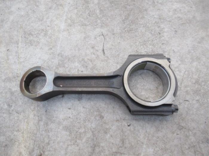 Drijfstang van een Ford Transit 2.0 TDCi 16V Eco Blue 130 2020