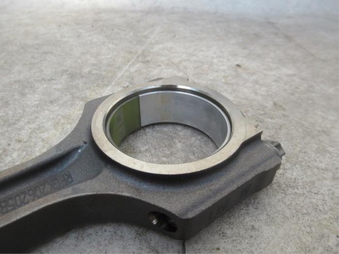 Drijfstang van een Ford Transit 2.0 TDCi 16V Eco Blue 130 2020