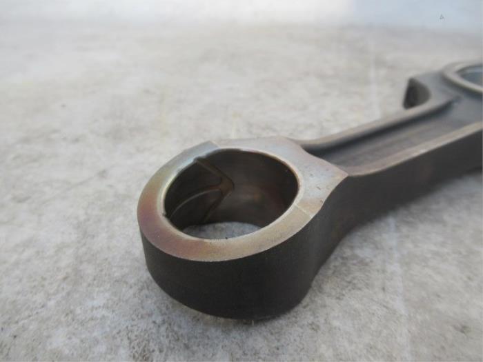 Drijfstang van een Ford Transit 2.0 TDCi 16V Eco Blue 130 2020