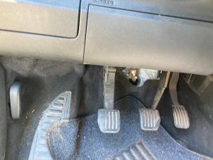 Gebruikte Rempedaal Ford S-Max (GBW) 2.0 16V Prijs € 36,00 Margeregeling aangeboden door Boekholt autodemontage B.V