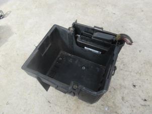 Gebruikte Accubak BMW Mini One/Cooper (R50) 1.6 16V Cooper Prijs € 21,00 Margeregeling aangeboden door Boekholt autodemontage B.V