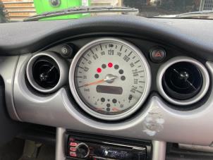 Gebruikte Paniekverlichtings Schakelaar BMW Mini One/Cooper (R50) 1.6 16V Cooper Prijs € 18,00 Margeregeling aangeboden door Boekholt autodemontage B.V