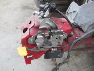 Gebruikte Slotmechaniek Motorkap BMW Mini One/Cooper (R50) 1.6 16V Cooper Prijs € 21,00 Margeregeling aangeboden door Boekholt autodemontage B.V