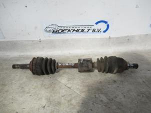 Gebruikte Aandrijfas links-voor Daihatsu Gran Move 1.6 16V Prijs € 39,00 Margeregeling aangeboden door Boekholt autodemontage B.V