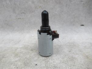 Gebruikte Oliedruk Schakelaar Mercedes C (W203) 1.8 C-200K 16V Prijs € 75,00 Margeregeling aangeboden door Boekholt autodemontage B.V