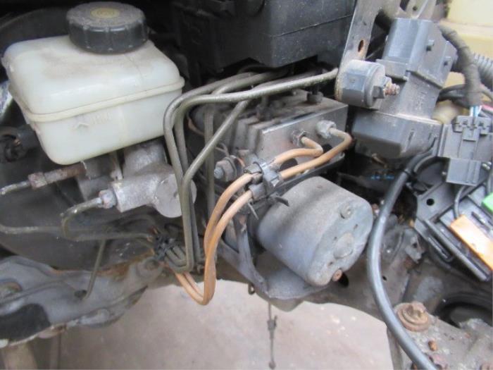 Gebruikte ABS Pomp Opel Zafira (F75) 2.2 16V Prijs € 60,00 Margeregeling aangeboden door Boekholt autodemontage B.V