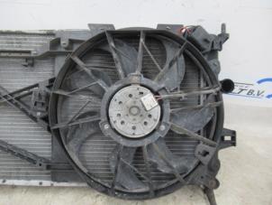 Gebruikte Radiateurfan Opel Zafira (F75) 2.2 16V Prijs € 40,00 Margeregeling aangeboden door Boekholt autodemontage B.V