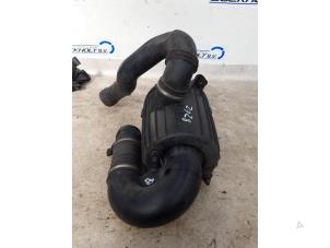 Gebruikte Luchtfilterhuis Peugeot Boxer (U9) 3.0 HDi 160 Euro 4 Prijs € 99,00 Margeregeling aangeboden door Boekholt autodemontage B.V