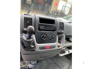 Gebruikte Luchtrooster Dashboard Peugeot Boxer (U9) 3.0 HDi 160 Euro 4 Prijs € 24,00 Margeregeling aangeboden door Boekholt autodemontage B.V