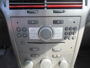Gebruikte Radio CD Speler Opel Astra H GTC (L08) 1.6 16V Twinport Prijs € 60,00 Margeregeling aangeboden door Boekholt autodemontage B.V