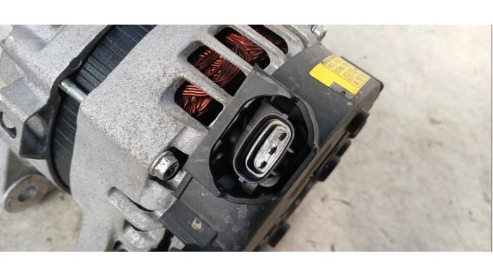 Dynamo van een Kia Rio III (UB) 1.1 CRDi VGT 12V 2012