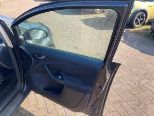 Gebruikte Portierbekleding 4Deurs rechts-voor Seat Altea (5P1) 2.0 TDI 16V Prijs € 48,00 Margeregeling aangeboden door Boekholt autodemontage B.V