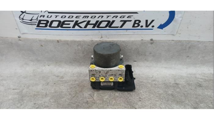 Gebruikte ABS Pomp Renault Modus/Grand Modus (JP) 1.4 16V Prijs € 49,00 Margeregeling aangeboden door Boekholt autodemontage B.V