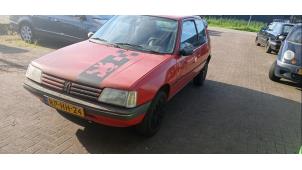 Gebruikte Luchtfilterhuis Peugeot 205 II (20A/C) 1.4 Prijs € 66,00 Margeregeling aangeboden door Boekholt autodemontage B.V
