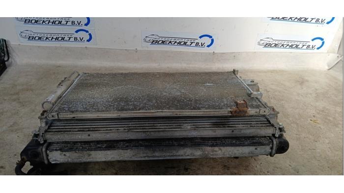 Gebruikte Radiateur Toyota Avensis Wagon (T25/B1E) 2.2 D-4D 16V D-CAT Prijs € 48,00 Margeregeling aangeboden door Boekholt autodemontage B.V